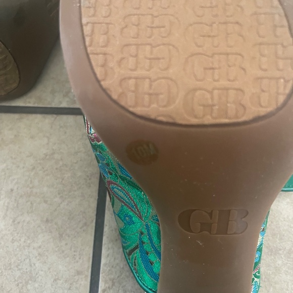 GB Green Embroidered Paisley Rhinestone Buckle Platform Sandals 10. - Picture 9 of 11